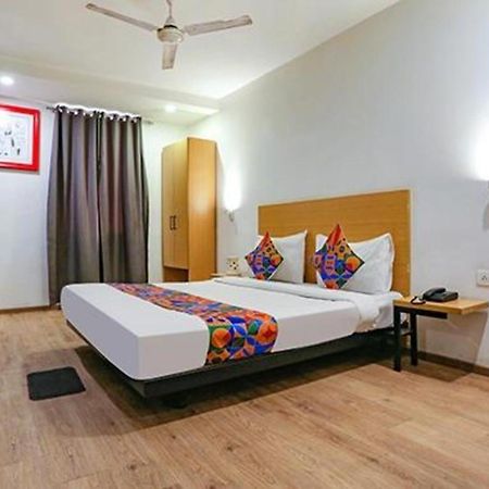 Fabhotel Urban Residency Model Town New Delhi Exterior photo
