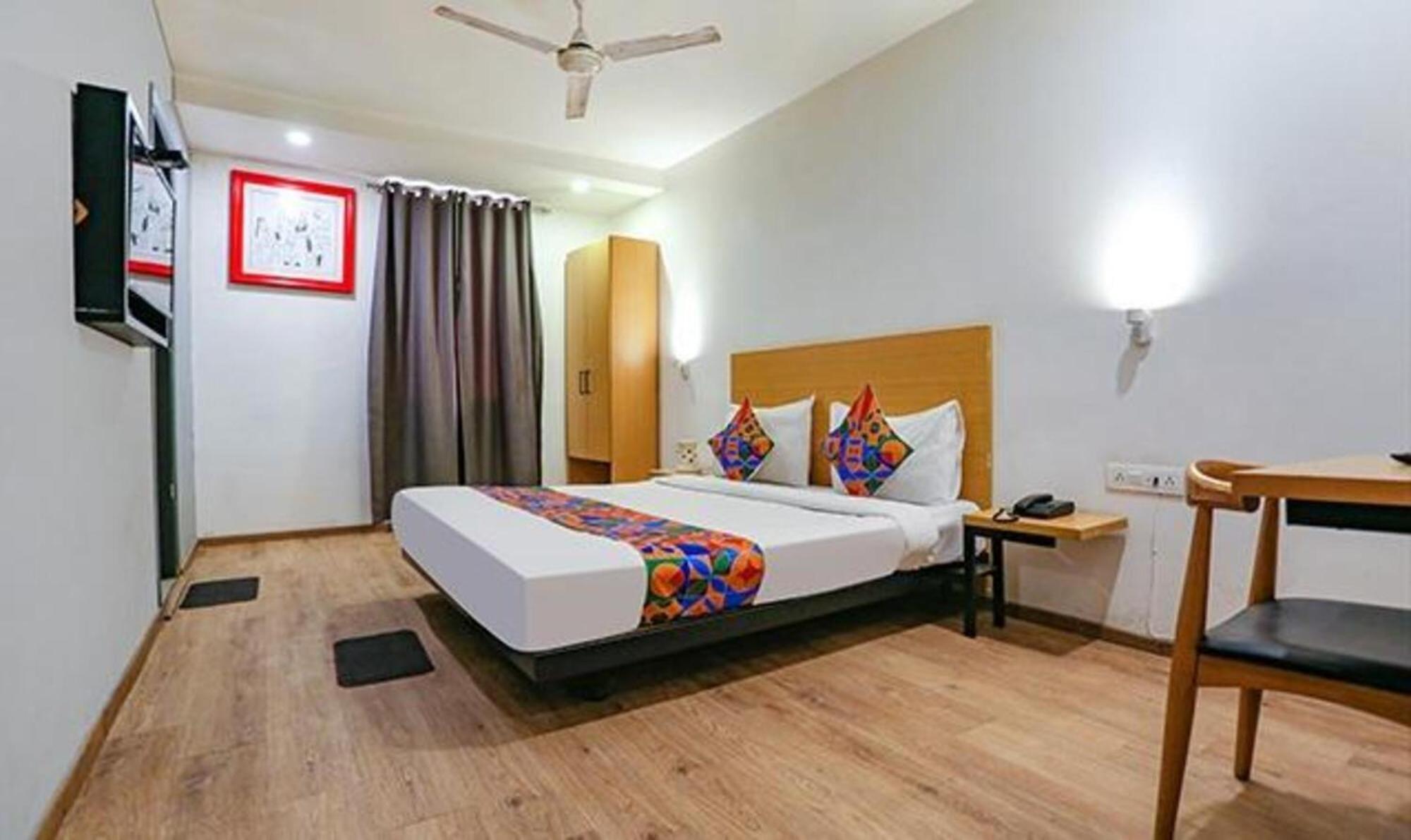 Fabhotel Urban Residency Model Town New Delhi Exterior photo
