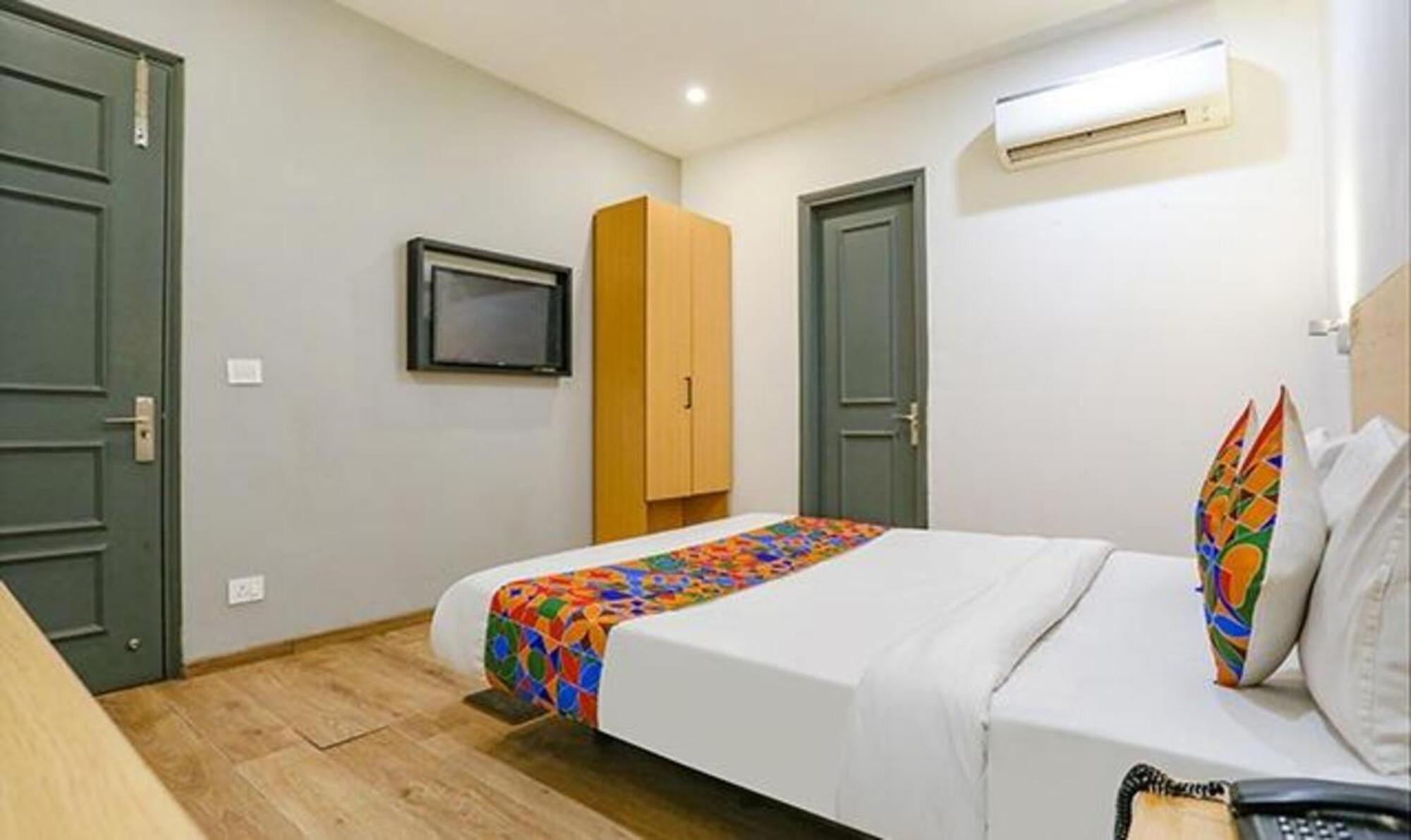 Fabhotel Urban Residency Model Town New Delhi Exterior photo