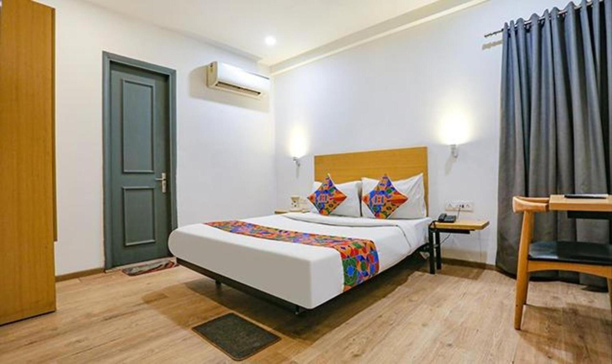 Fabhotel Urban Residency Model Town New Delhi Exterior photo