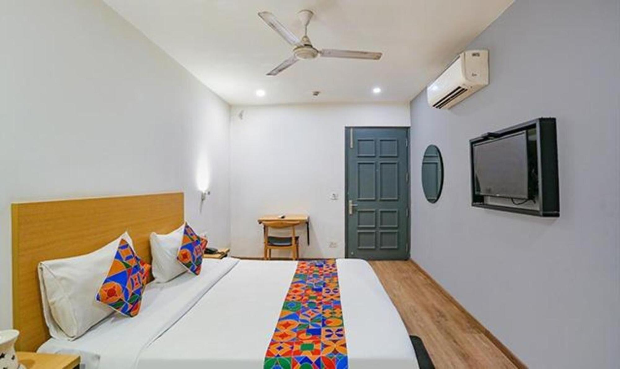 Fabhotel Urban Residency Model Town New Delhi Exterior photo