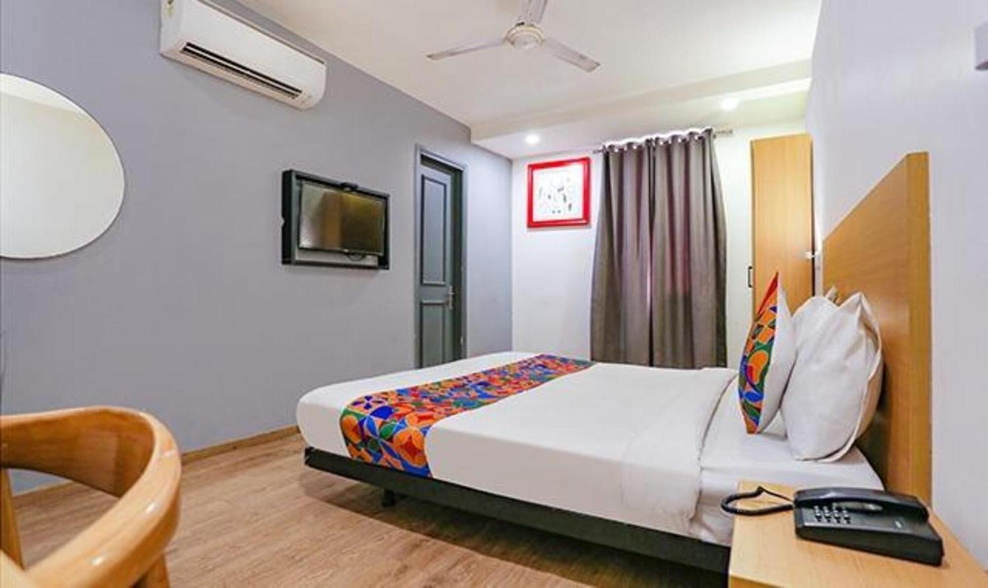 Fabhotel Urban Residency Model Town New Delhi Exterior photo