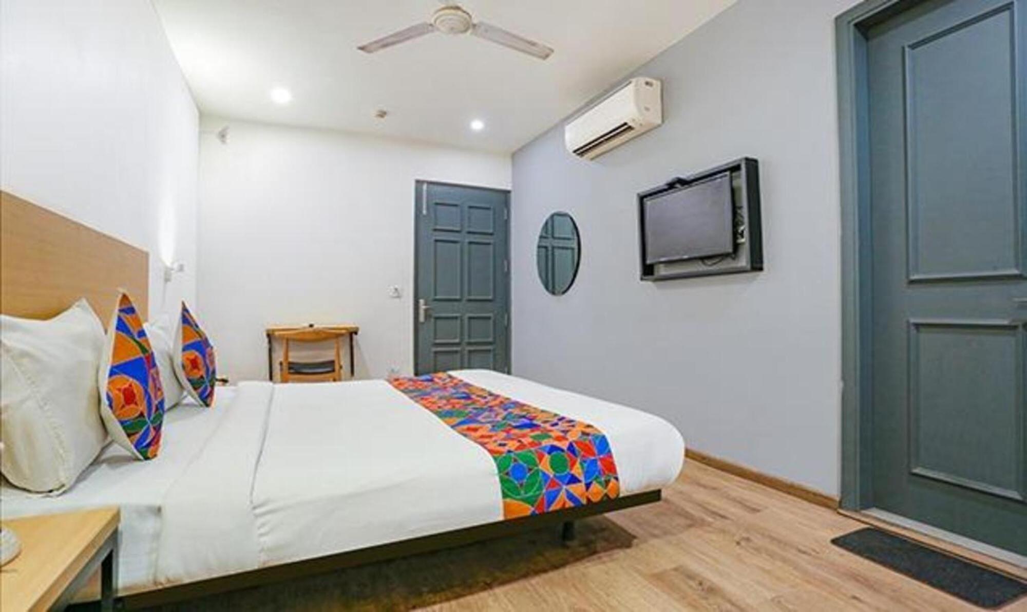 Fabhotel Urban Residency Model Town New Delhi Exterior photo